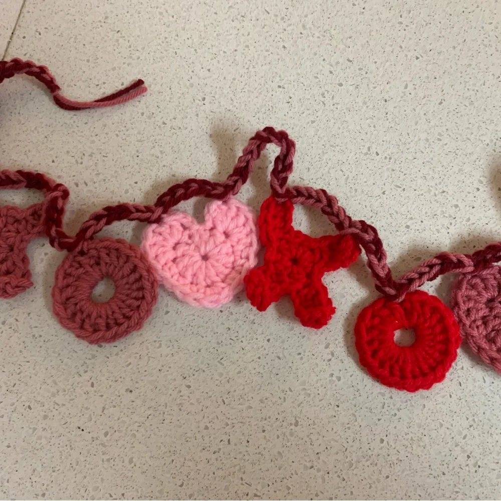 Valentines XOXO Hearts Garland New Handmade Crochet